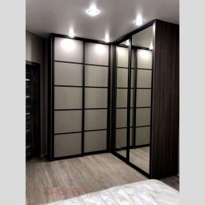 Шкаф в прихожую 153