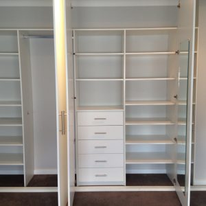 Гардеробная в нише 50